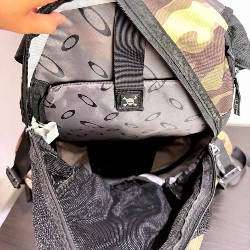 Oakley Icon 3.0 Backpack Large Tactical Gear Bag Y2K Skull Woodland Camo READ - Picture 7 of 10